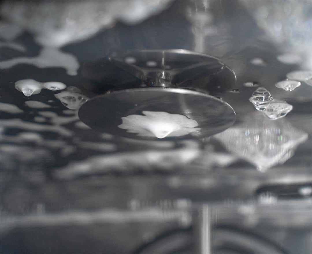 internal component of a recirculating washing system with foam and liquid detergent